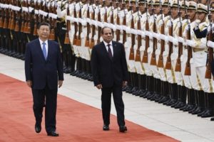 الشركات الصينية “تغزو” مصر هرباً من تضييقات ترامب.. كيف تُهدد استثمارات بكين الصناعات المحلية؟