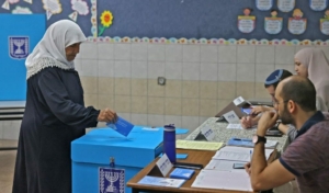 الخوف من التغيير الديمغرافي أم حماية أمنية؟ الكنيست يُصادق على قانون يمنع لمَّ شمل العائلات الفلسطينية داخل إسرائيل