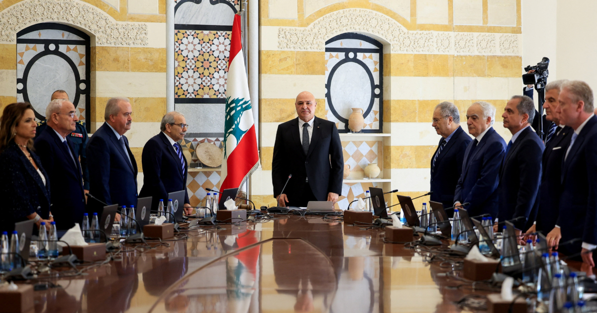انسحاب الوزراء الشيعة والجيش يعرض خطته من ثلاث مراحل.. كواليس جلسة الحكومة اللبنانية لوضع خطة حصر السلاح
