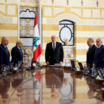 انسحاب الوزراء الشيعة والجيش يعرض خطته من ثلاث مراحل.. كواليس جلسة الحكومة اللبنانية لوضع خطة حصر السلاح