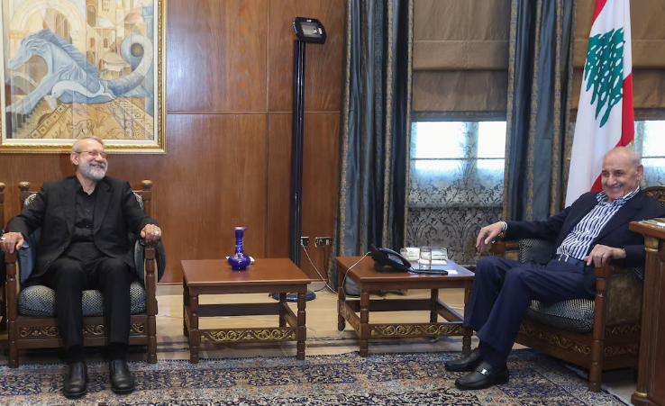 زيارة لاريجاني إلى بيروت حملت رسائل إيرانية متعلقة بمحورها وسلاح حزب الله/ رويترز